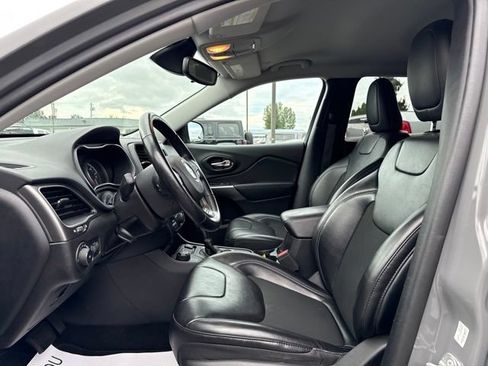 Used 2021 Jeep Cherokee Latitude Plus AWD/4WD image 22