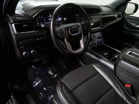 Used 2023 GMC Yukon XL Denali image 12