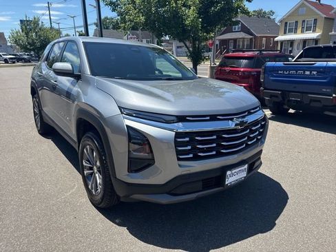 Used 2026 Chevrolet Equinox LT AWD/4WD image 4