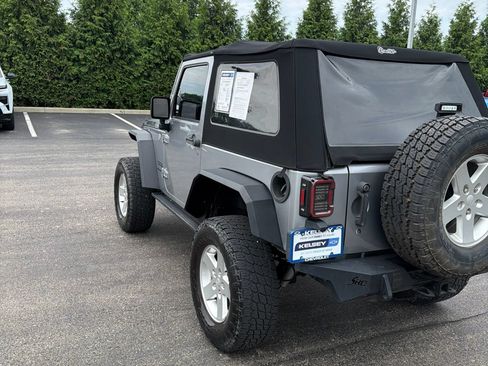 Used 2017 Jeep Wrangler Sport AWD/4WD image 3