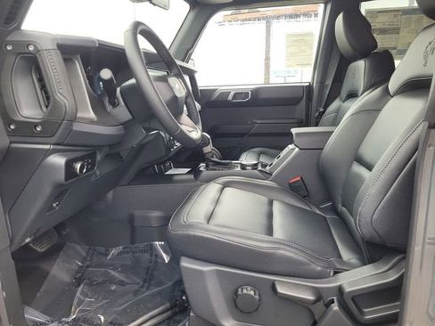 New 2025 Ford Bronco Badlands image 4
