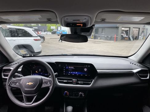 Used 2025 Chevrolet TrailBlazer LT AWD/4WD image 13