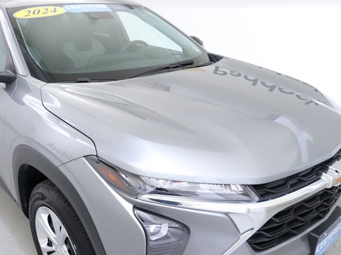 Certified 2024 Chevrolet Trax LS image 11