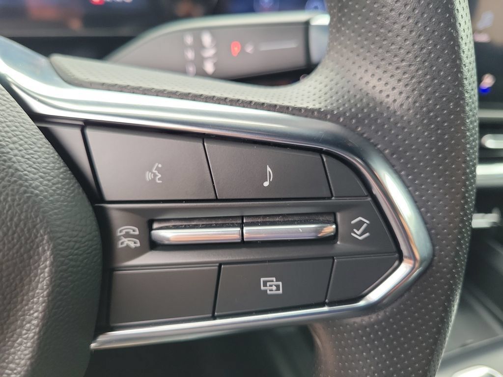 Used 2026 Chevrolet Equinox EV LT FWD image 6