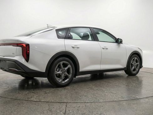 Used 2025 Kia K4 FWD image 9