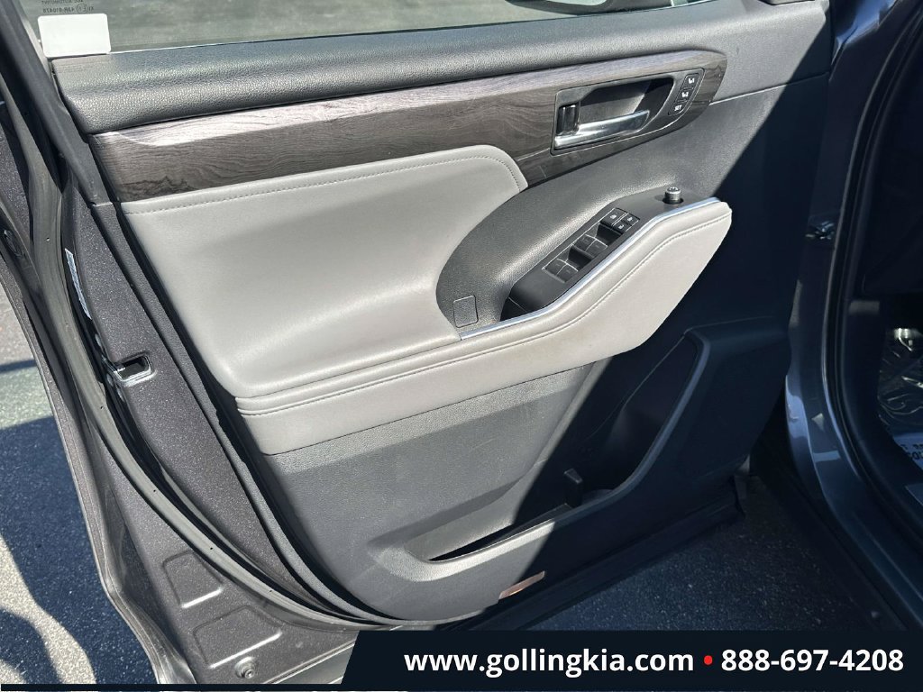 Used 2021 Toyota Highlander Limited AWD/4WD image 15