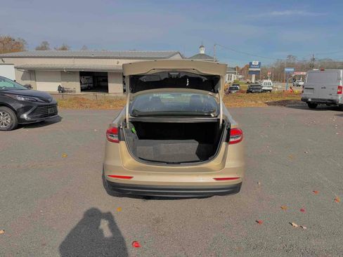 Used 2019 Ford Fusion SE image 31