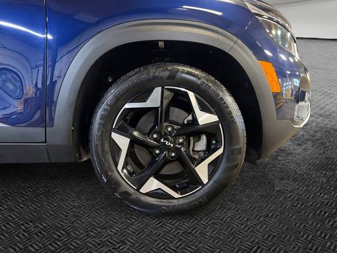 Certified 2024 Kia Seltos EX image 11