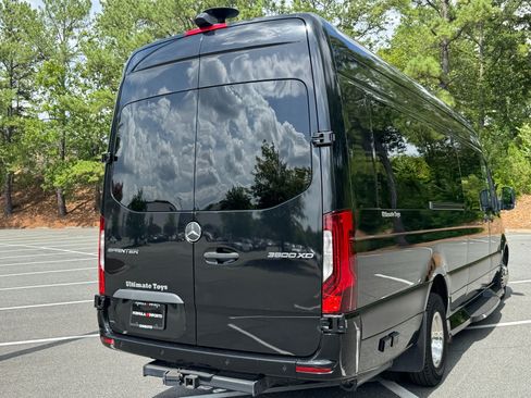 Used 2022 Mercedes-Benz Sprinter 3500 image 23