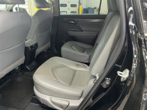 Used 2020 Toyota Highlander Limited AWD/4WD image 5