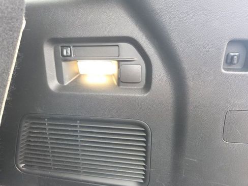 Used 2023 Ford Explorer XLT RWD image 12