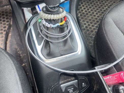 Used 2018 Jeep Renegade Latitude w/ UConnect 8.4 Nav Group image 11