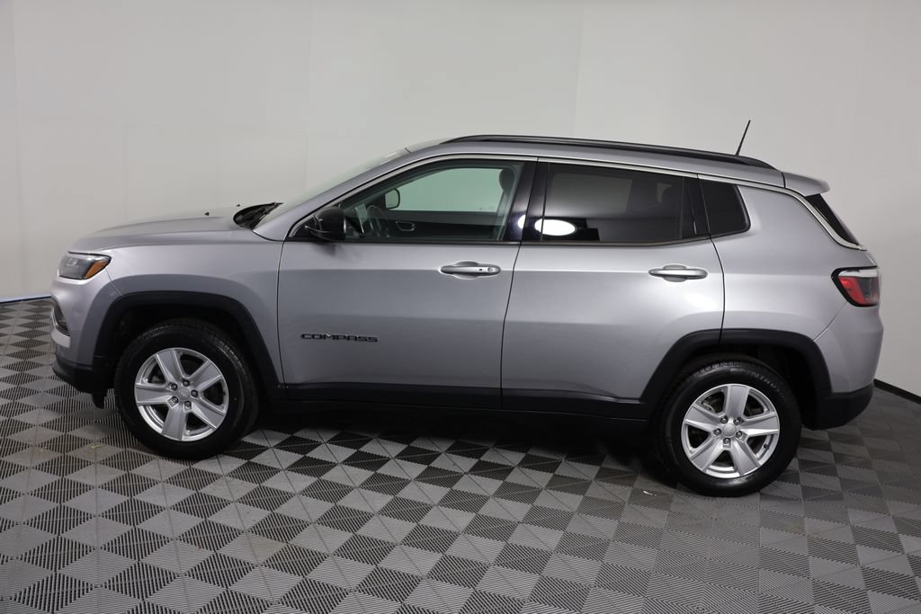 Used 2022 Jeep Compass Latitude w/ Convenience Group AWD/4WD image 5
