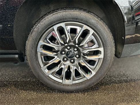 Used 2023 GMC Yukon XL Denali Ultimate image 10