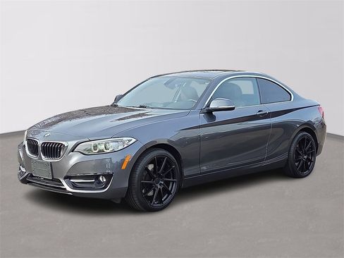 Used 2017 BMW 230i xDrive Coupe image 3