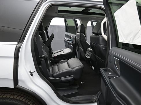 New 2025 Ford Expedition Platinum w/ Driver's Package image 21