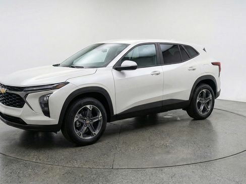 Used 2025 Chevrolet Blazer LT FWD image 3