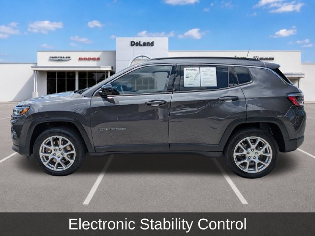 Used 2024 Jeep Compass Latitude AWD/4WD image 9