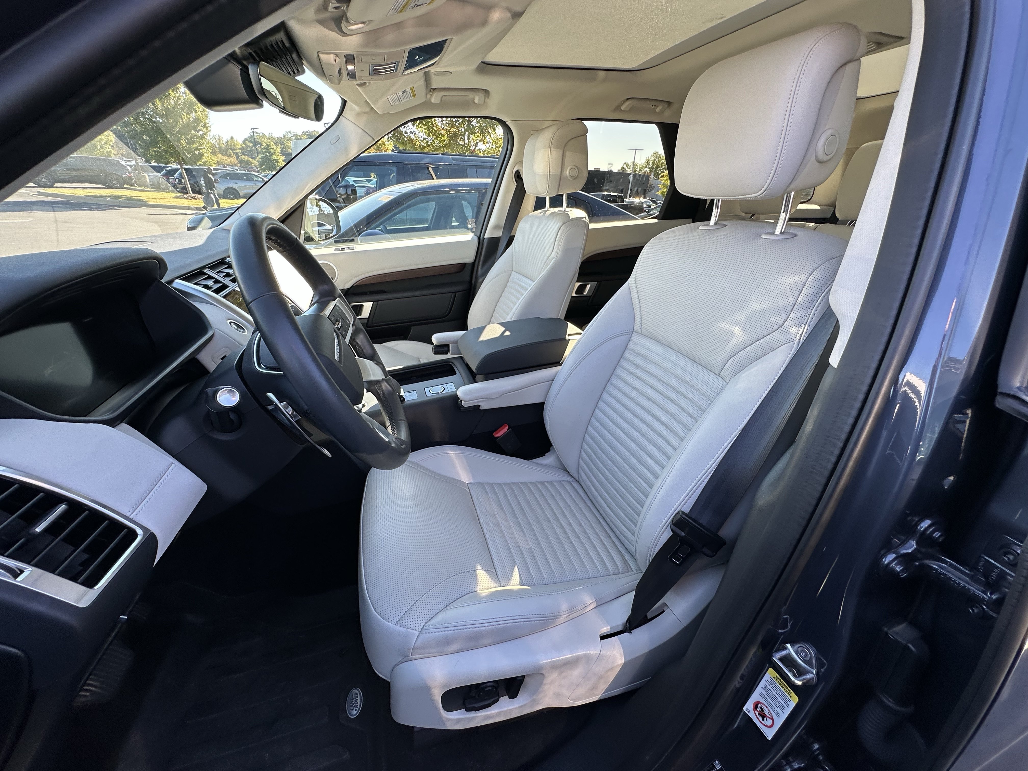 Certified 2024 Land Rover Discovery S AWD/4WD image 16