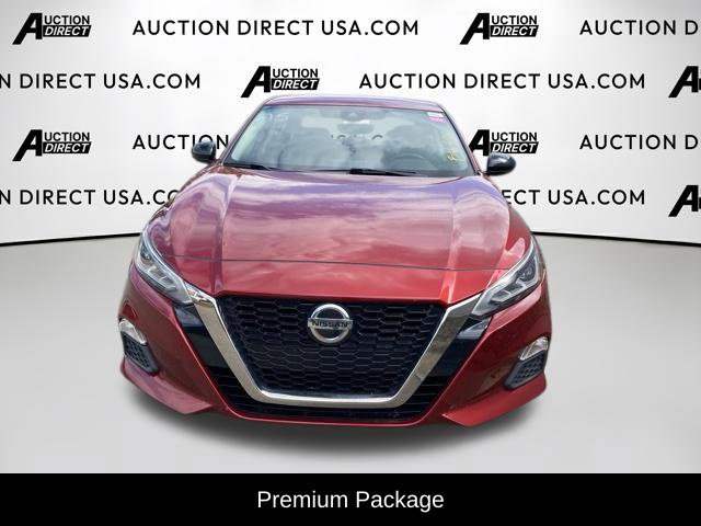 Used 2020 Nissan Altima 2.5 SR w/ Premium Package FWD image 2