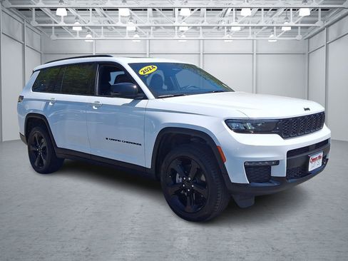 Used 2024 Jeep Grand Cherokee L Limited w/ Black Appearance Package AWD/4WD image 7
