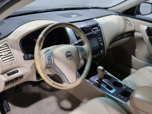 Used 2014 Nissan Altima 2.5 SL w/ Moonroof Package FWD image 17