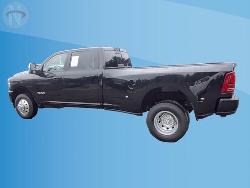 Used 2025 RAM 3500 Limited w/ Towing Technology Group AWD/4WD image 6