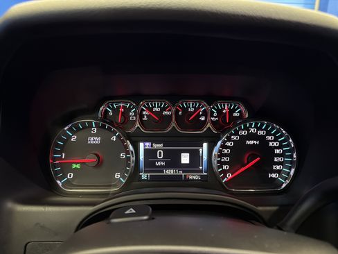 Used 2018 Chevrolet Suburban LT image 19