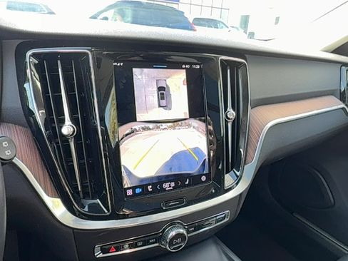 Certified 2025 Volvo V60 B5 Cross Country Plus image 23