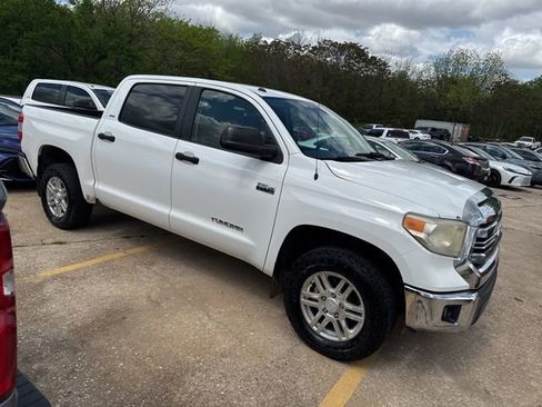 Used 2016 Toyota Tundra SR5 w/ SR5 Upgrade Package image 3