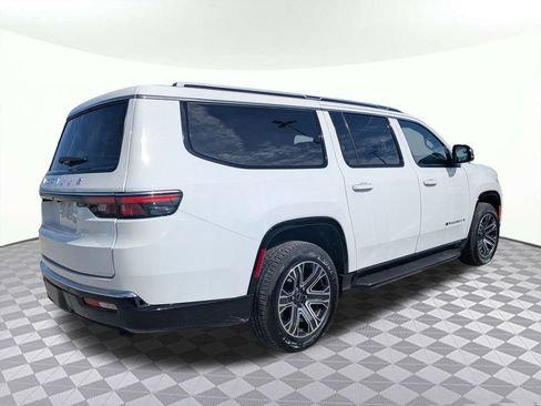 Used 2025 Jeep Wagoneer L Series II w/ 8-pass Seating Package image 3