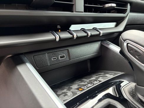 New 2024 Chevrolet Colorado LT w/ LT Convenience Package II image 4