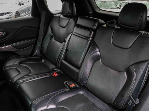 Used 2019 Jeep Cherokee Limited image 22