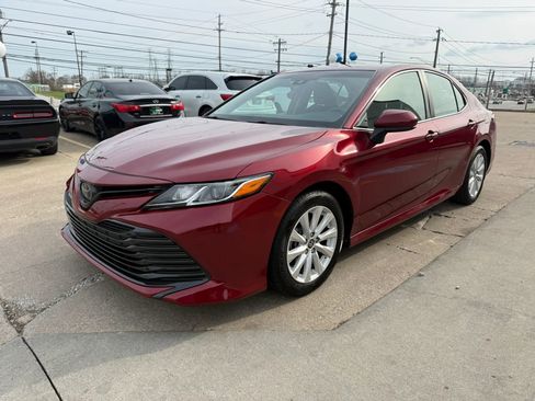 Used 2020 Toyota Camry LE image 6