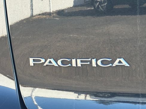 Used 2023 Chrysler Pacifica Touring-L FWD image 24