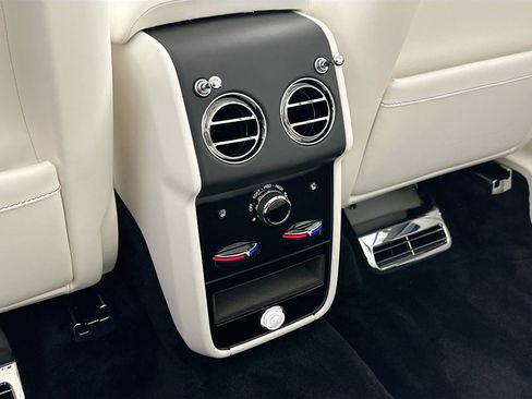 Certified 2025 Rolls-Royce Cullinan AWD/4WD image 25