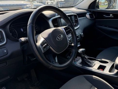 Used 2020 Kia Sorento LX w/ LX I4 Convenience Package image 9