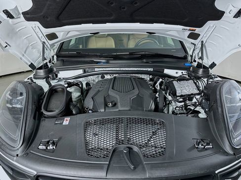 Used 2025 Porsche Macan image 33