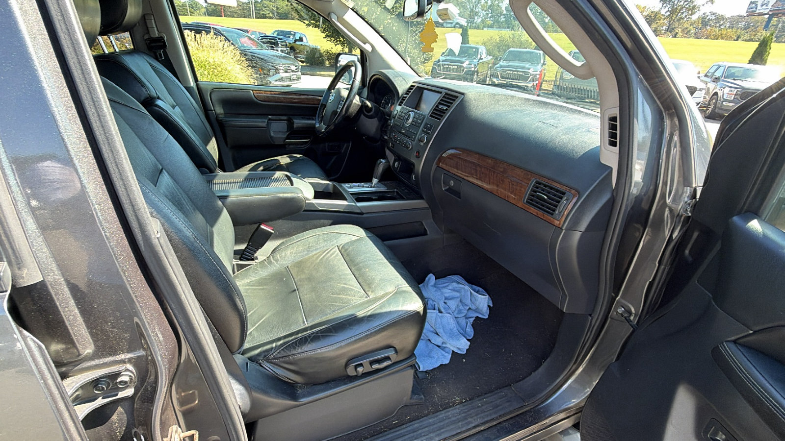 Used 2010 Nissan Armada Titanium AWD/4WD image 19