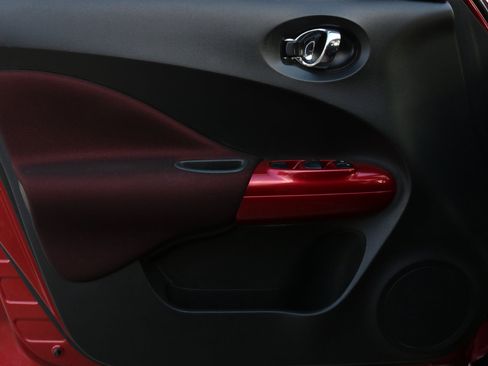 Used 2015 Nissan Juke SV w/ Cold Weather Package image 17