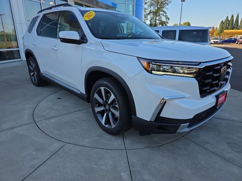 New 2025 Honda Pilot Touring image 9