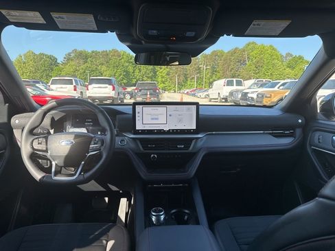 Used 2025 Ford Explorer ST-Line w/ ST-Line Street Pack image 13