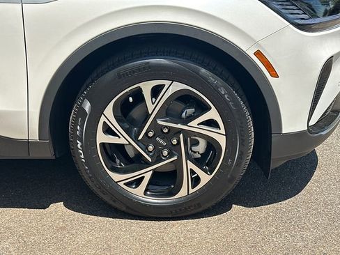 New 2026 Lincoln Nautilus Premier AWD/4WD image 13
