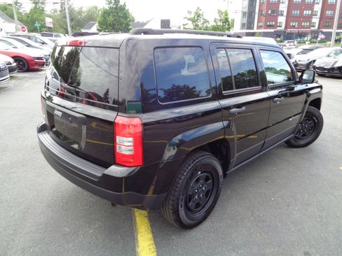 Used 2017 Jeep Patriot Sport image 2