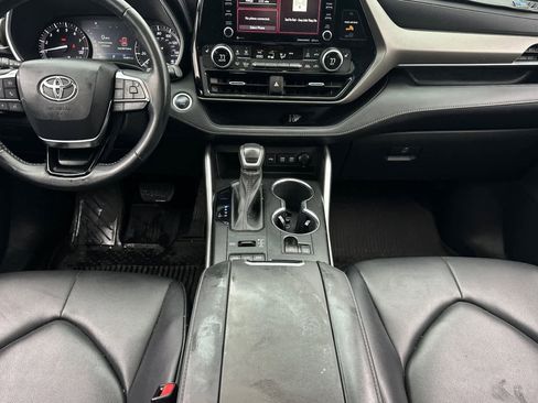 Used 2021 Toyota Highlander XLE image 4