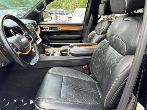 Used 2022 Jeep Grand Wagoneer Series III w/ HD Trailer Tow Package AWD/4WD image 14