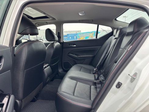 Used 2023 Nissan Altima 2.5 SR w/ SR Premium Package image 12