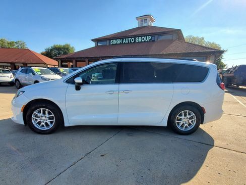 Used 2020 Chrysler Voyager Lxi image 4