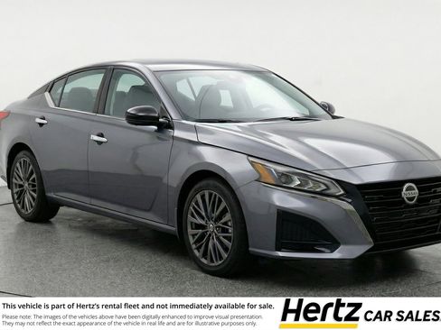 Used 2025 Nissan Altima 2.5 SV image 1