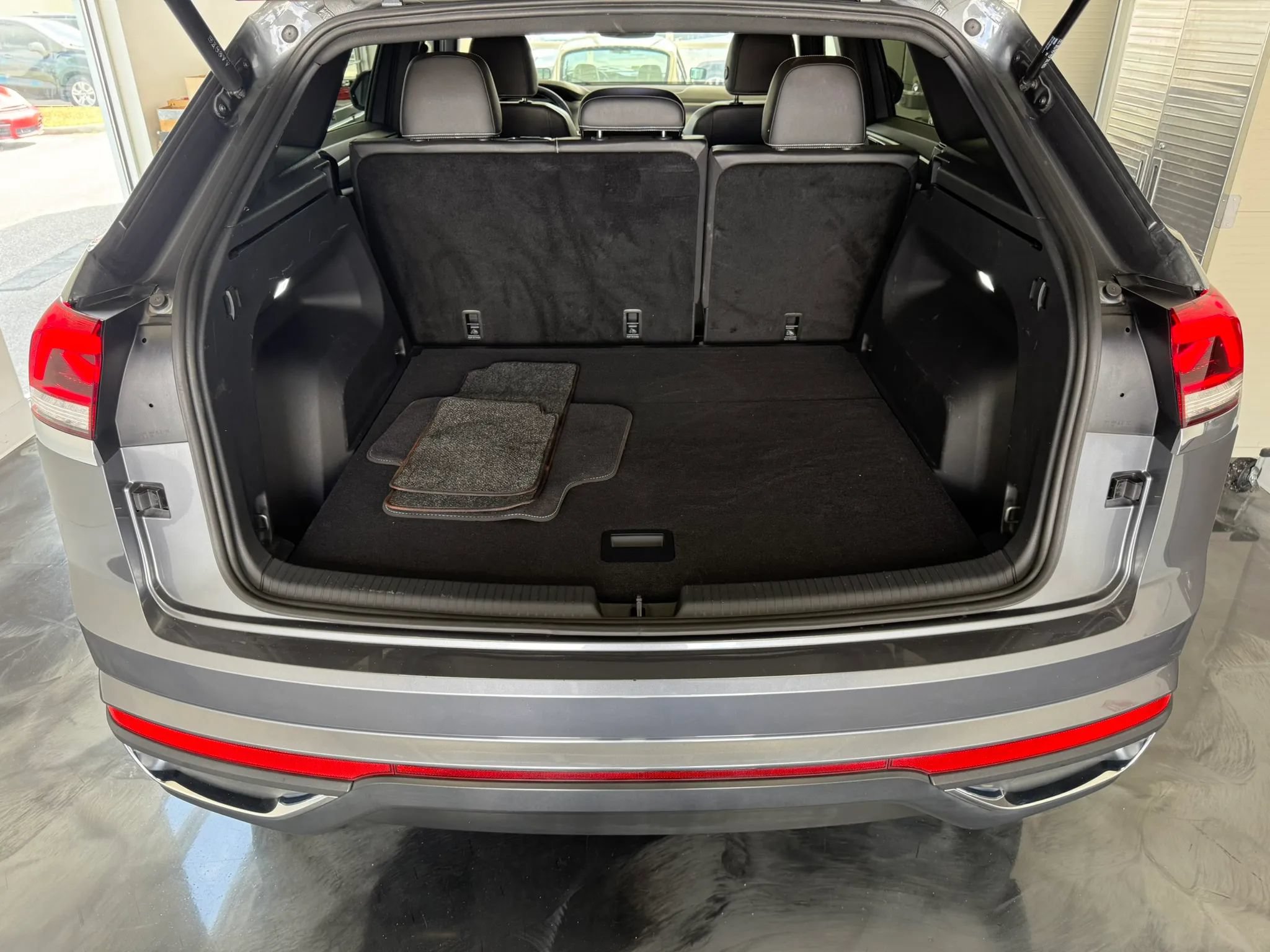 Used 2024 Volkswagen Atlas Cross Sport SE FWD image 35